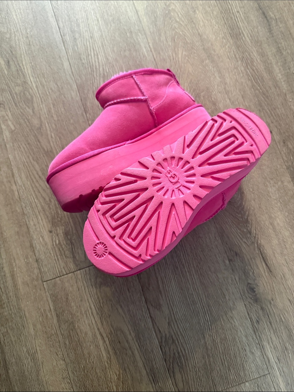 Hot Pink Platform Uggs size 6
Gently worn - Picture 2 of 3